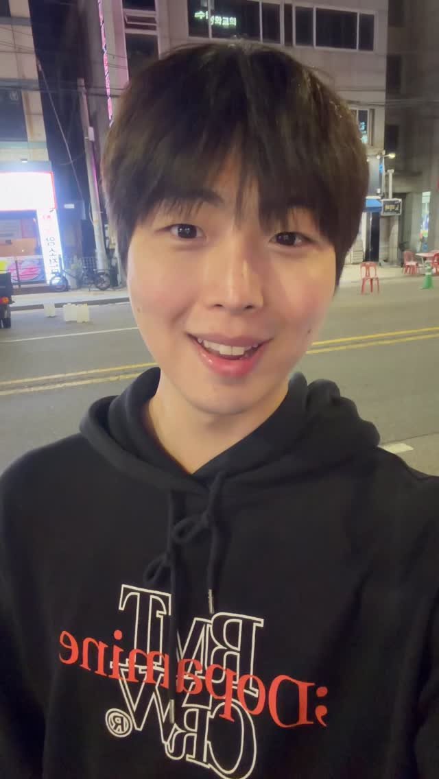 moon_tae_hwan 게시물 이미지: Q.너 자전거 타다가 넘어진적 없어?
A.나 문태환이야.