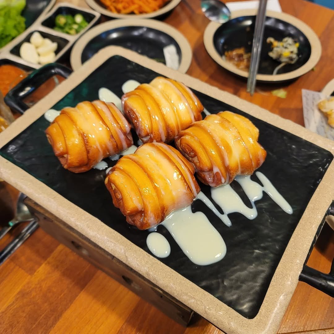 mooni991kg 게시물 이미지: #연유꽃빵 #꿔바로우 #오꼬리
#냉모일 #돈까스 #예촌소바
#양고기
다이어트는 평생하는 것