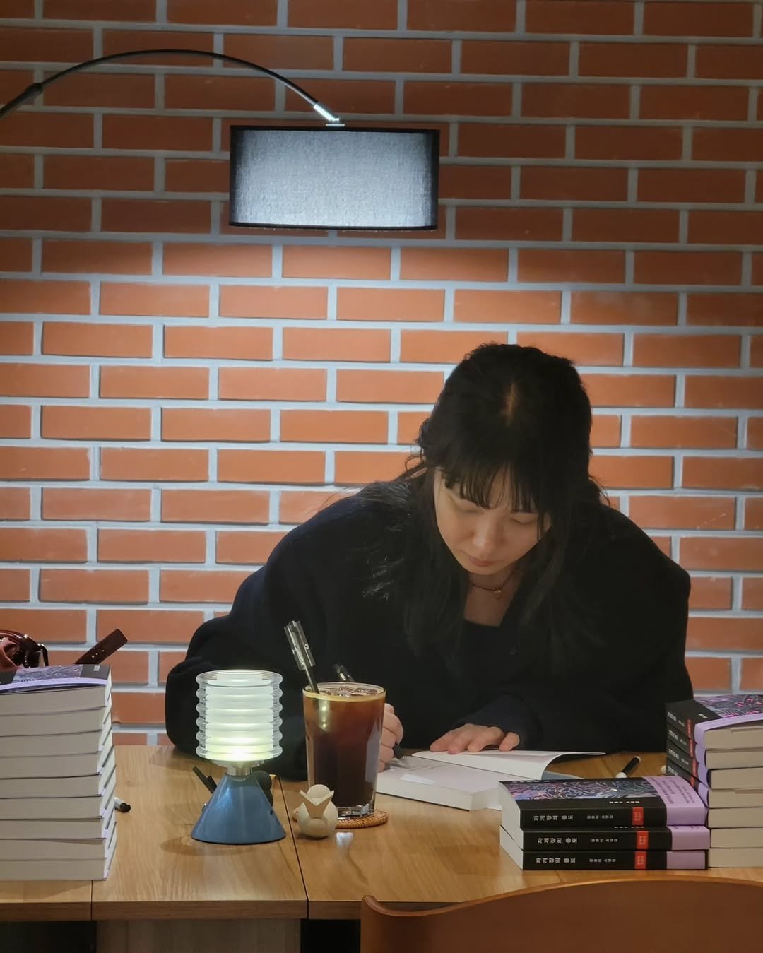 Photo shared by 문학과지성사 한국문학팀 on November 27, 2025 tagging @moonji_books.