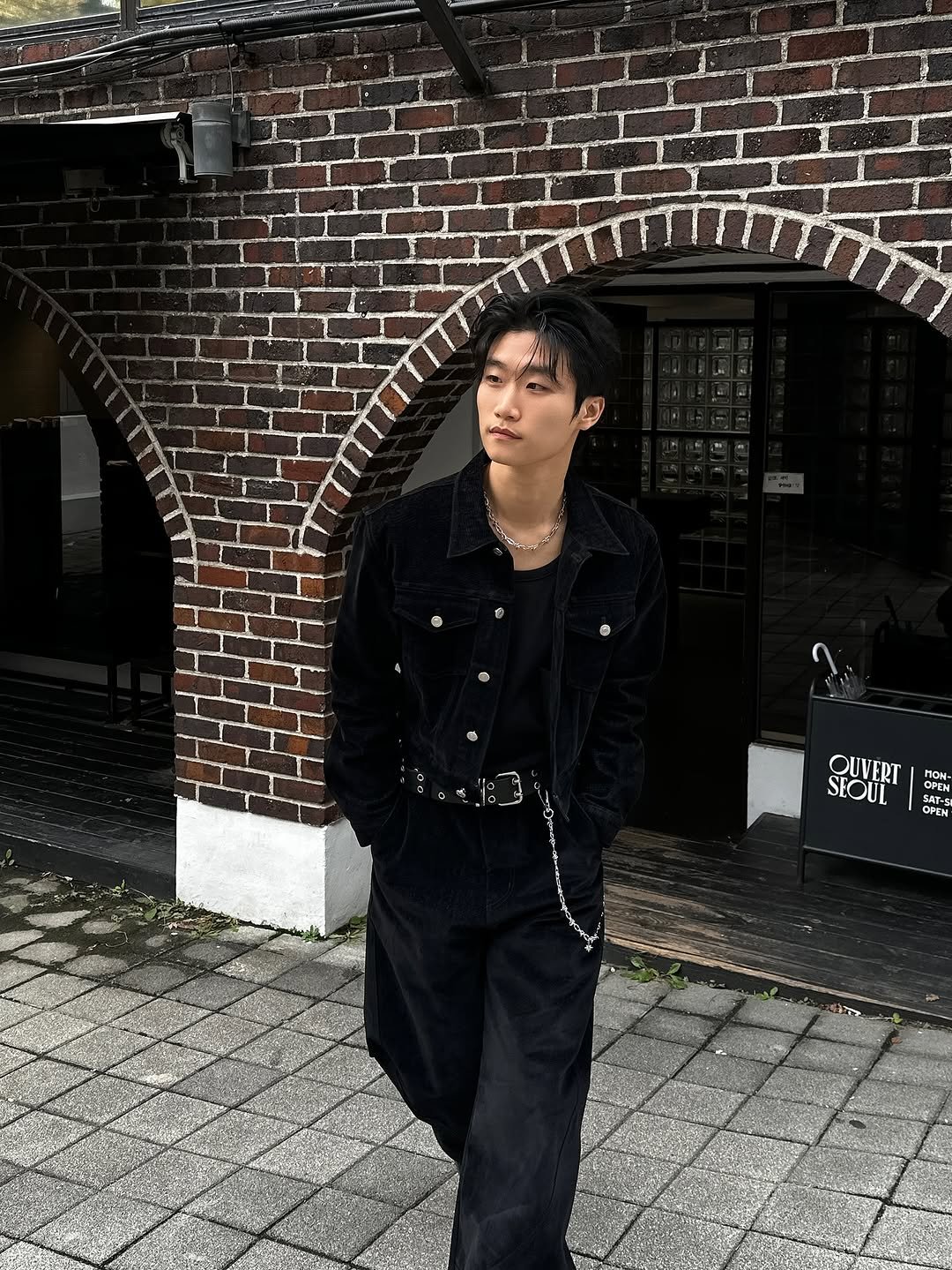 Photo shared by 라오라오 on October 26, 2025 tagging @helet.official. May be an image of duffle coat, bolo tie and text.