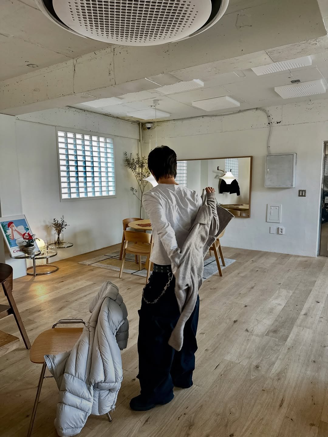 Photo by 라오라오 on December 21, 2025. May be art of sculpture and text.