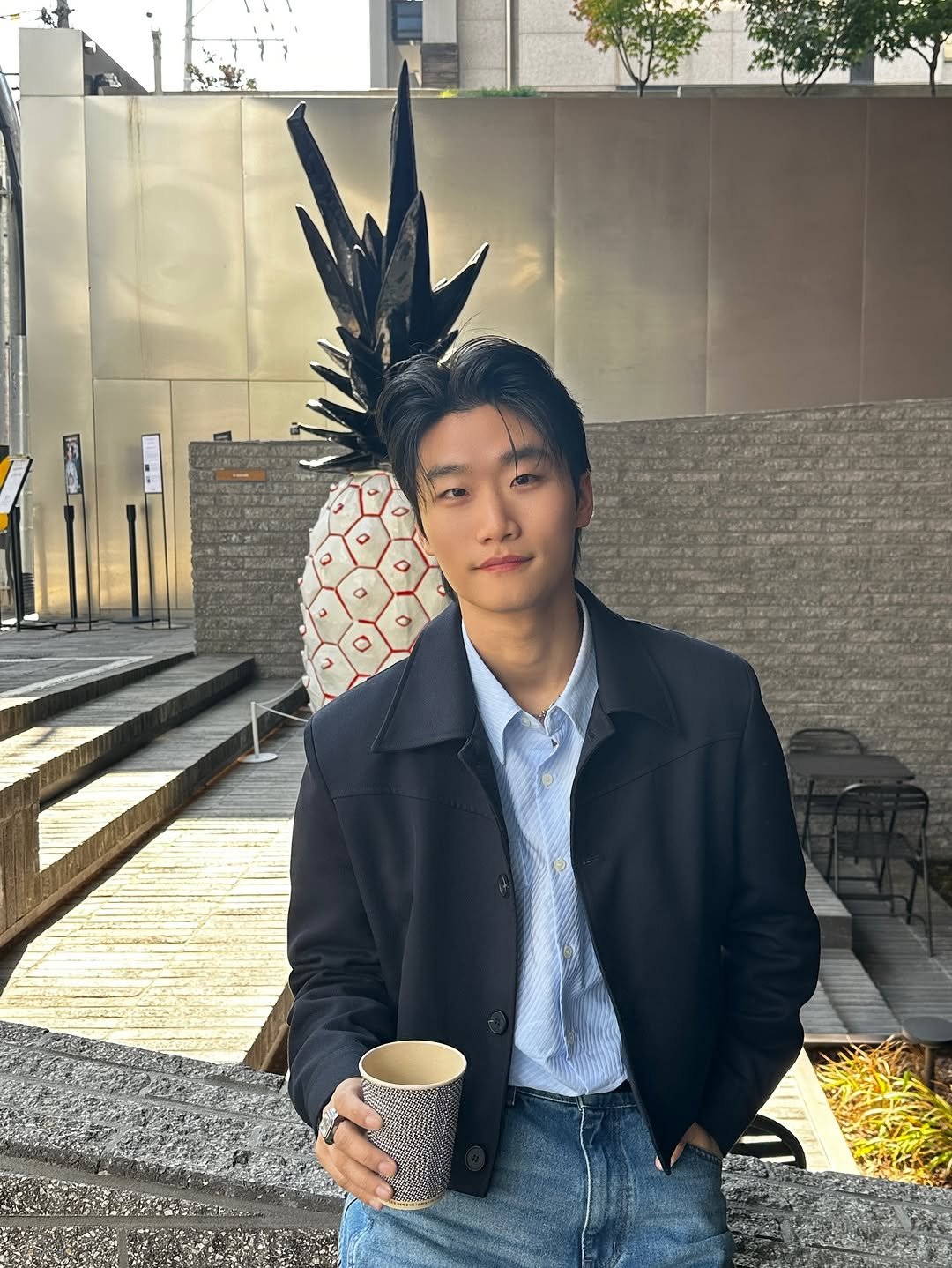 Photo shared by 라오라오 on November 04, 2025 tagging @helet.official. May be an image of overcoat, bolo tie, cornflower and text.