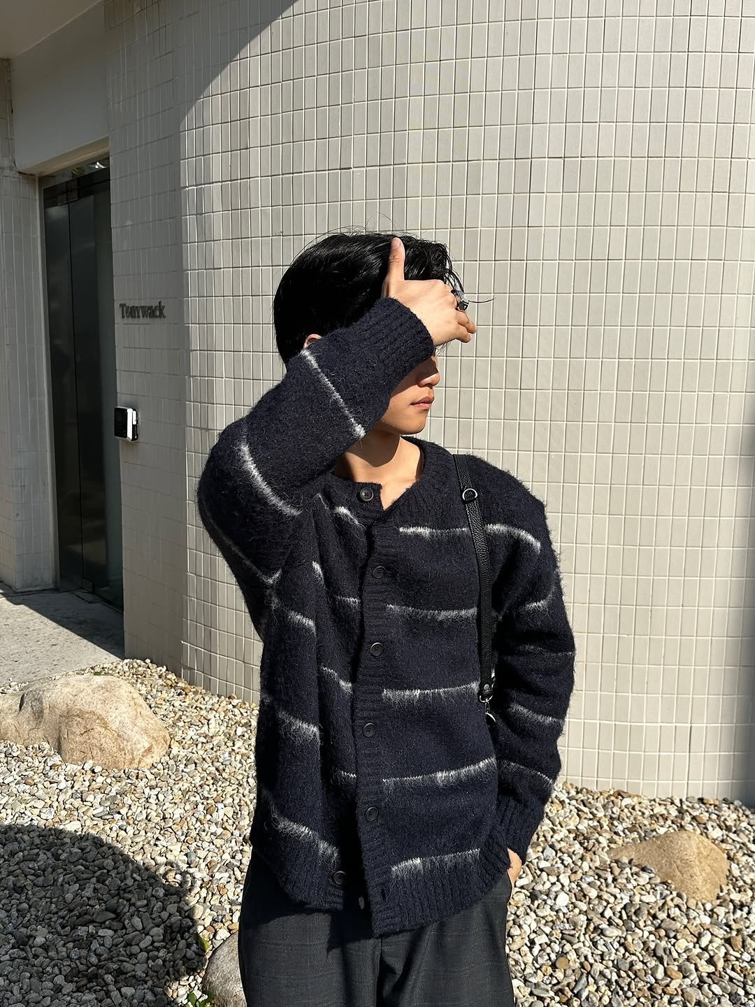 Photo shared by 라오라오 on November 10, 2025 tagging @belier_atelier, @afterpray_official, and @helet.official. May be an image of sherpa coat, duffle coat, face mask, headscarf, sweatpants, fleece, beret, parka, turban, jacket and text.