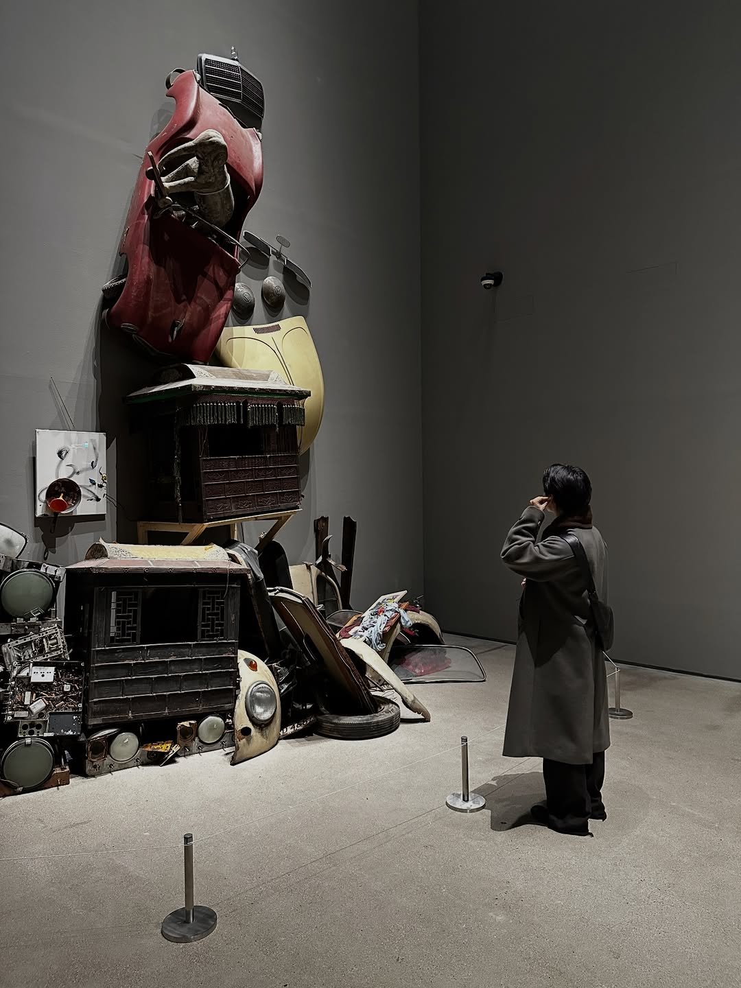 Photo by 라오라오 on December 30, 2025. May be an image of sculpture and text.