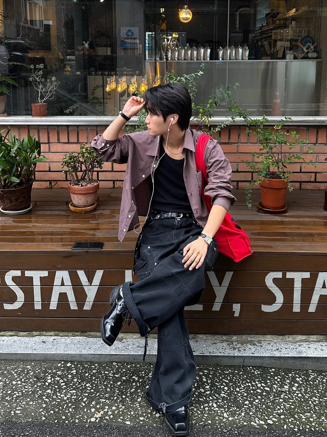Photo shared by 라오라오 on September 13, 2025 tagging @haleine_official, @moomyung_official, @learve_official, and @remagine_studio. May be an image of 1 person, duffle coat, wingtip shoes, overcoat, kilt and text.