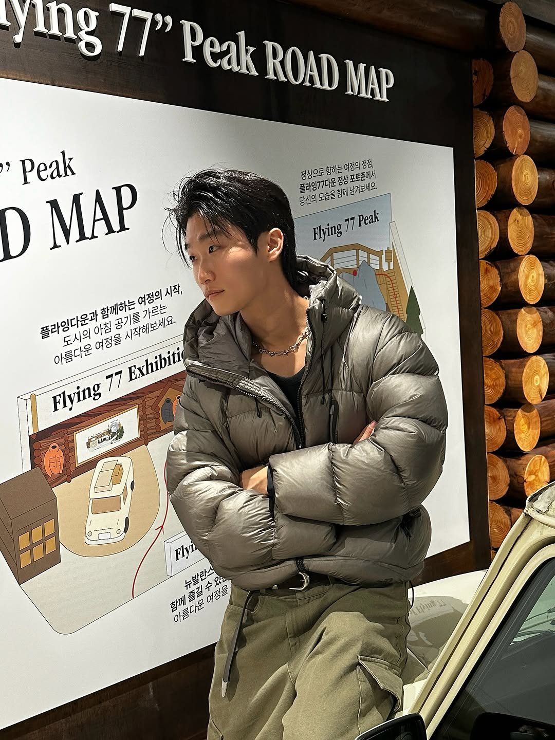 Photo shared by 라오라오 on November 01, 2025 tagging @newbalancelifestyle. May be an image of ‎duffle coat, goosedown coat, map, overcoat, parka, outdoors and ‎text that says '‎ying "דר Peak ROAD ROADMA MAP MAP 집상으로할하는여정의점 점접 플라임77다운 한하는 정상포회전에서 돌라임77다운정상포회전에 당신의 당신틱모습을한더남겨보세요 Flying Flying77Peak 77 Peak Peak D MAP 함께하는 여정의 여정의시작, 시작, 플라잉다운과 빨리이아침공기불가르는 도시의 아침 공기를 아름다운 여정을 시작해보세요. 아름다운여정울시작해보세요. 를가르는 Flying 77 Exhibiti 2 ..២ Hyi 함께줄길수원 即の太究 뉴발란 즐길수업 Hin TE 가름다운여정용 梅松 함께품 건정 마들마운 KpлиB:‎'‎‎.