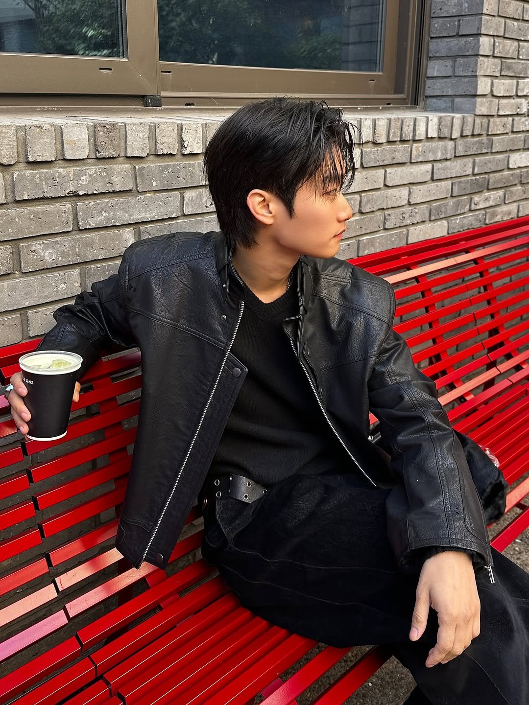 Photo by 라오라오 on November 09, 2025. May be an image of one or more people, hair, duffle coat, bolo tie, jacket and text.