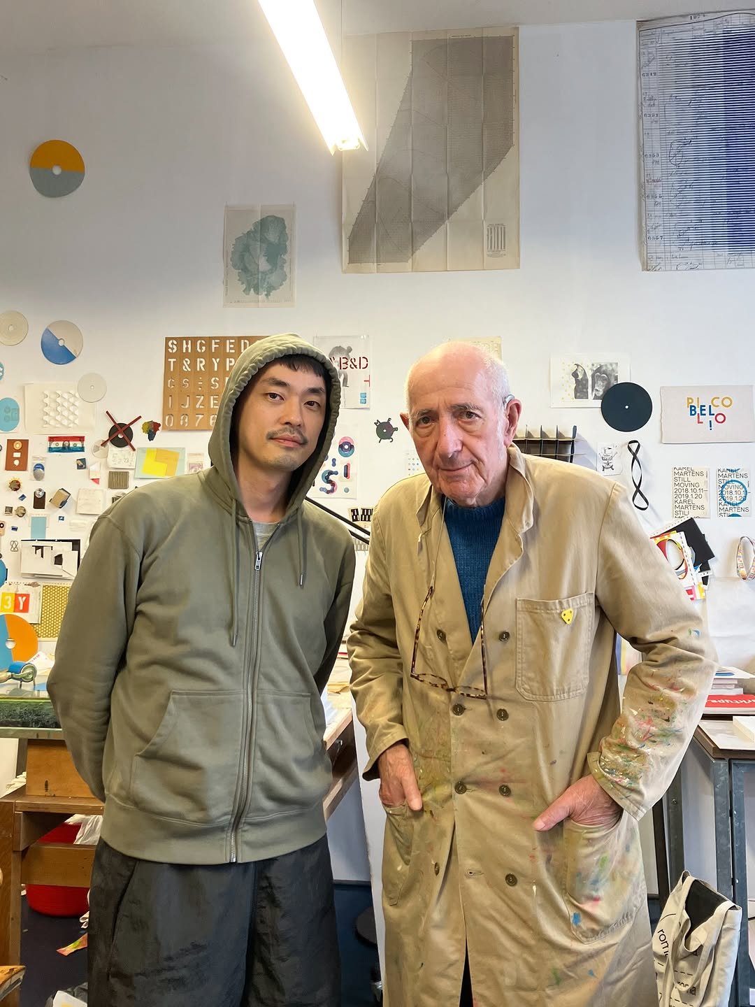 Photo by Moonsick Gang on October 26, 2025. May be an image of standing, duffle coat, overcoat, raincoat, parka, military uniform and text that says 'SHGFED T&RYP P s:S ESD G 2 : Ln S! 요.픈 BELO ron'.