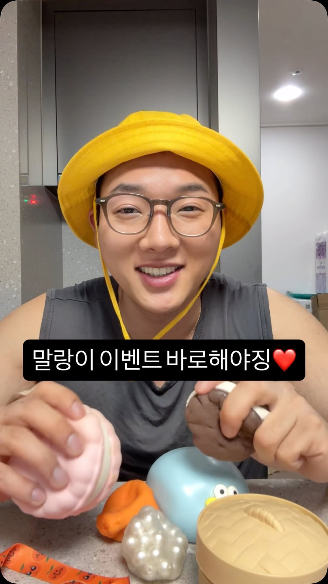 mooyazing 게시물 이미지: 말랑이 이벤트 바로해야징🎈
5월 5일은 어린이의 날이네요 ㅎㅎㅎ

댓글로...