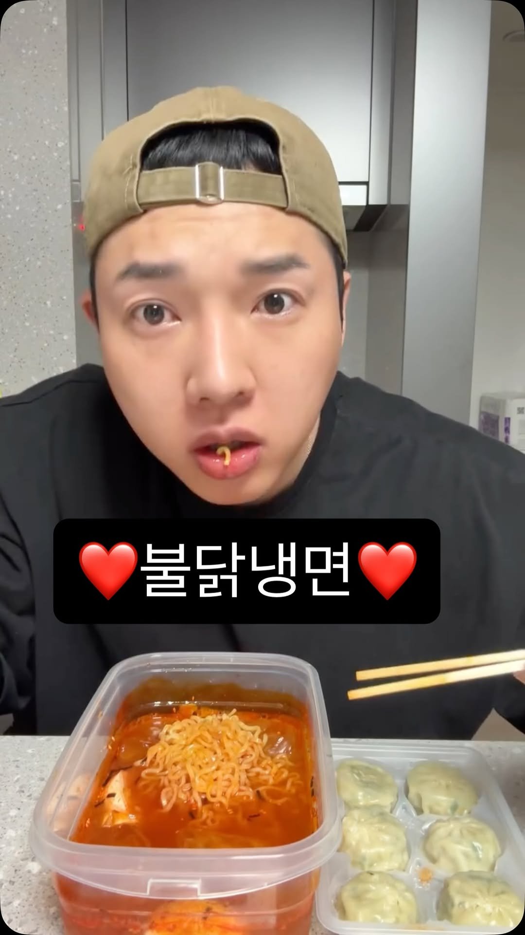 mooyazing 게시물 이미지: 불닭이랑 냉면 바로함께 섞어무야징🍜🧊

#바로
#환상의조합
#그래도널사랑해
#바로무야징