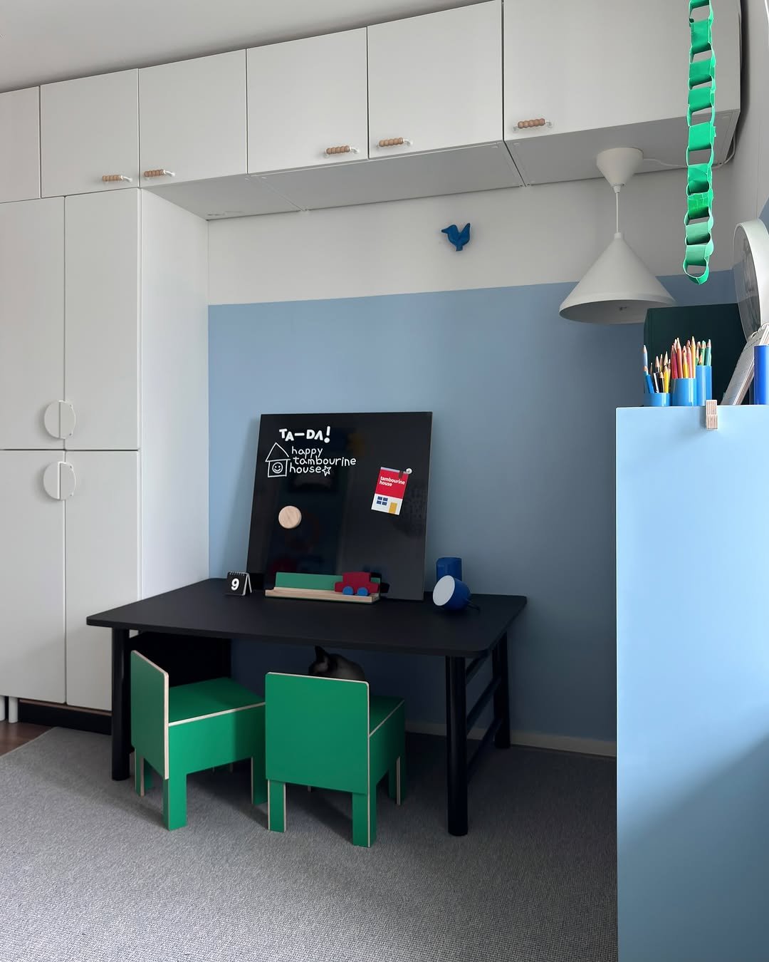 Photo shared by 아이와 고양이와 부부가 사는 작은 집 on September 19, 2025 tagging @fermliving, @ikea, @ikeakr, @mopo.intheroom, and @tambourine_house. May be an image of bureau, desk, rack, bunk bed, indoors and text.