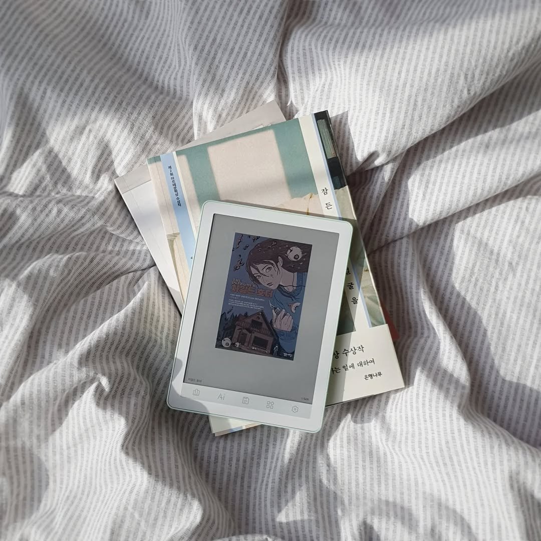 Photo shared by 아침서가 on December 18, 2025 tagging @millie_bookclub, and @bigme.eink.tablet. May be an image of diary, book and text that says '福 손 상작 일에 通み 대한여 온합나부 图'.