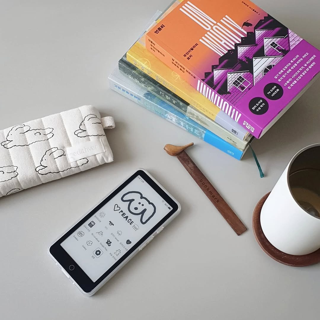 Photo shared by 아침서가 on July 11, 2025 tagging @munhakdongne, @wisdomhouse_official, @openbooks21, @edith._.ver, @bokbokseoga_publishing, and @moaan_ebook. May be an image of digital audio player, diary, pencil case, tablet, book, portable cassette player, pen and text.