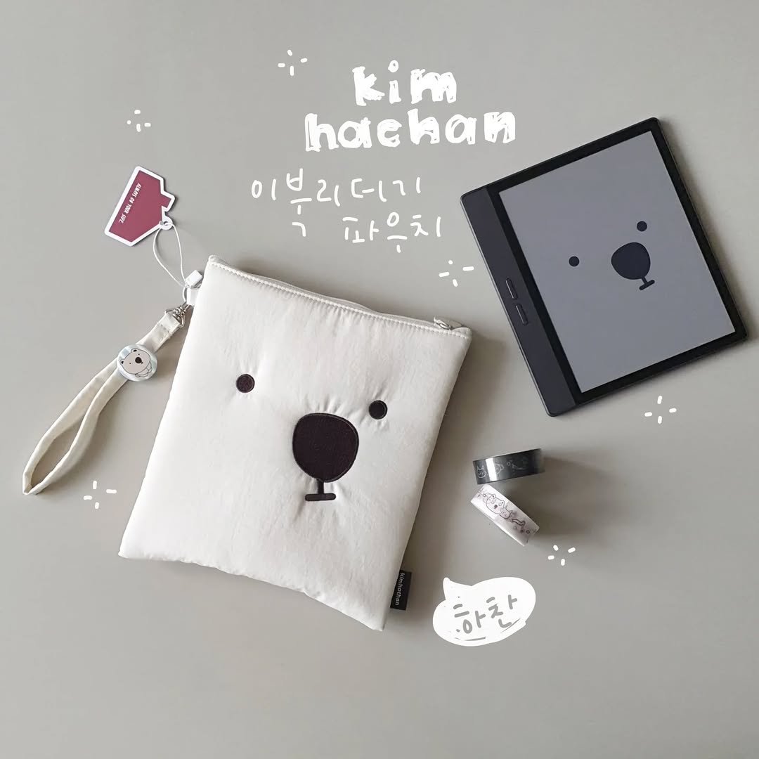 Photo shared by 아침서가 on November 24, 2025 tagging @kimhachan_house. May be an image of ‎pencil case, pouch and ‎text that says '‎kim hachan 이부리더기 ר 파음치 하찬 차‎'‎‎.