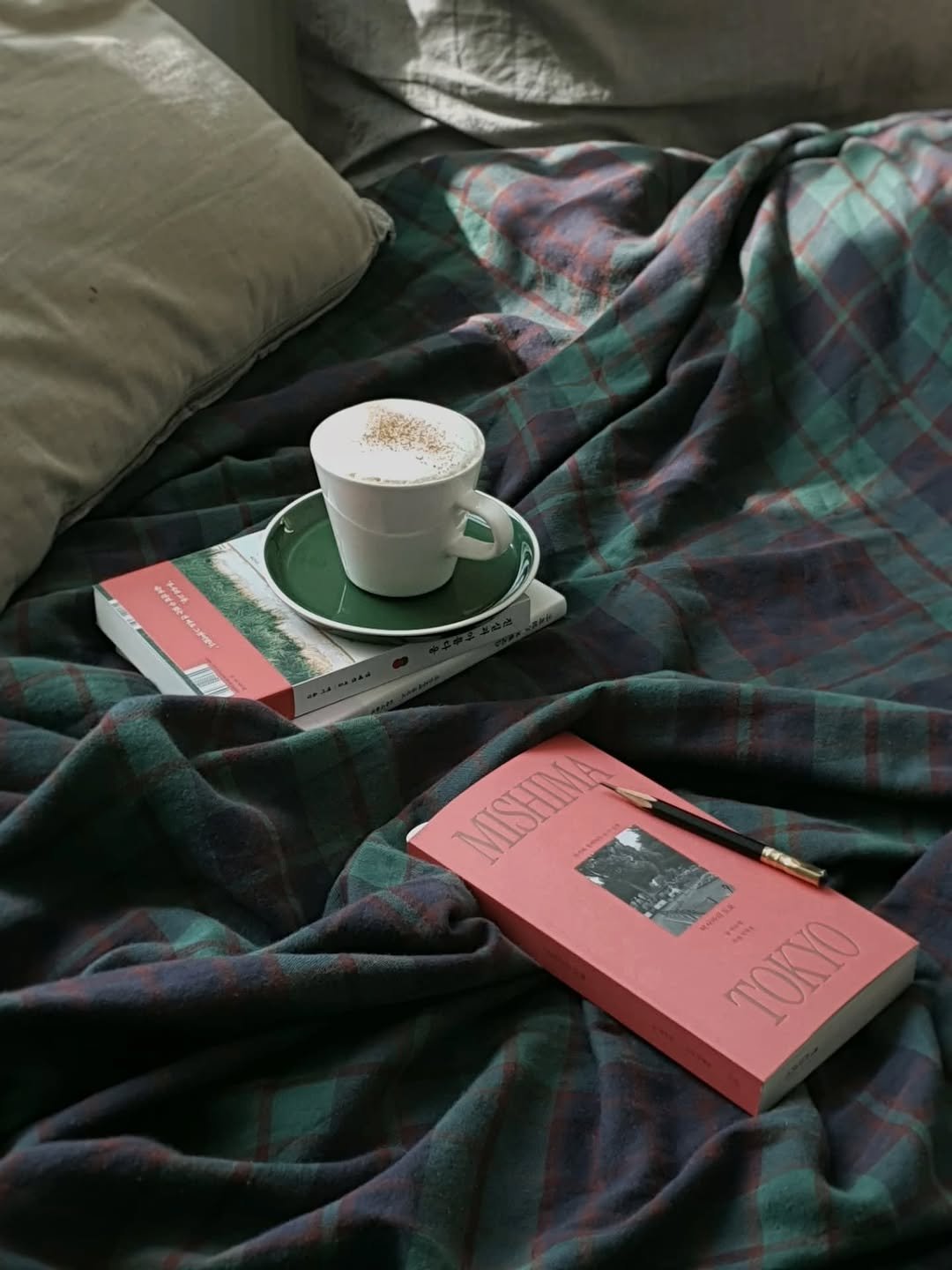 Photo shared by 아침서가 on September 08, 2025 tagging @sojeonseoga. May be an image of coffee cup, coffee, tea, cup, book, blanket, teacup and text.