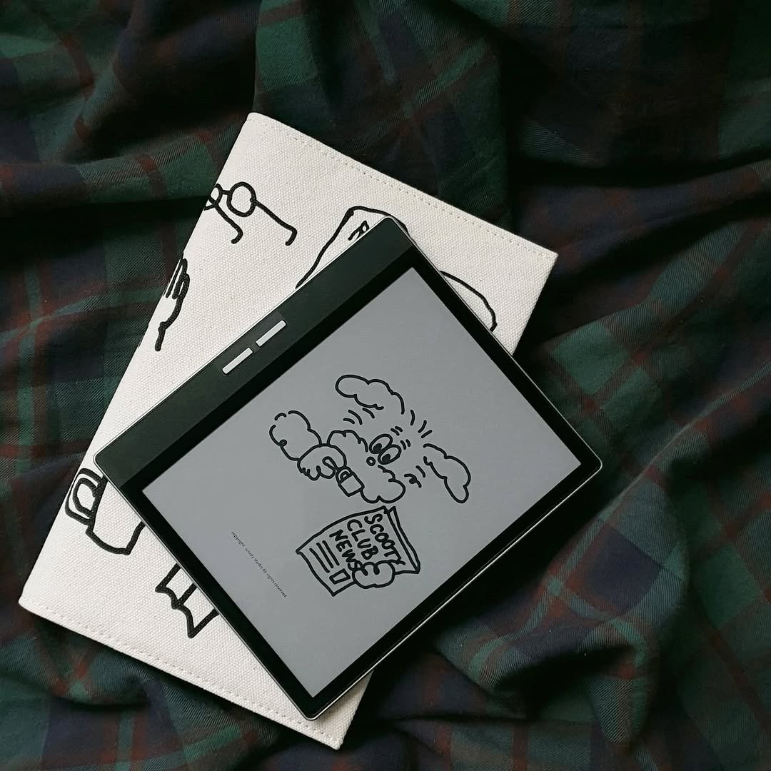 Photo shared by 아침서가 on September 05, 2025 tagging @bigme.eink.tablet. May be an illustration of ‎book, card, tablet, pen, kilt, clipboard and ‎text that says '‎م ١٣ 805 le စ5 10ン له w‎'‎‎.