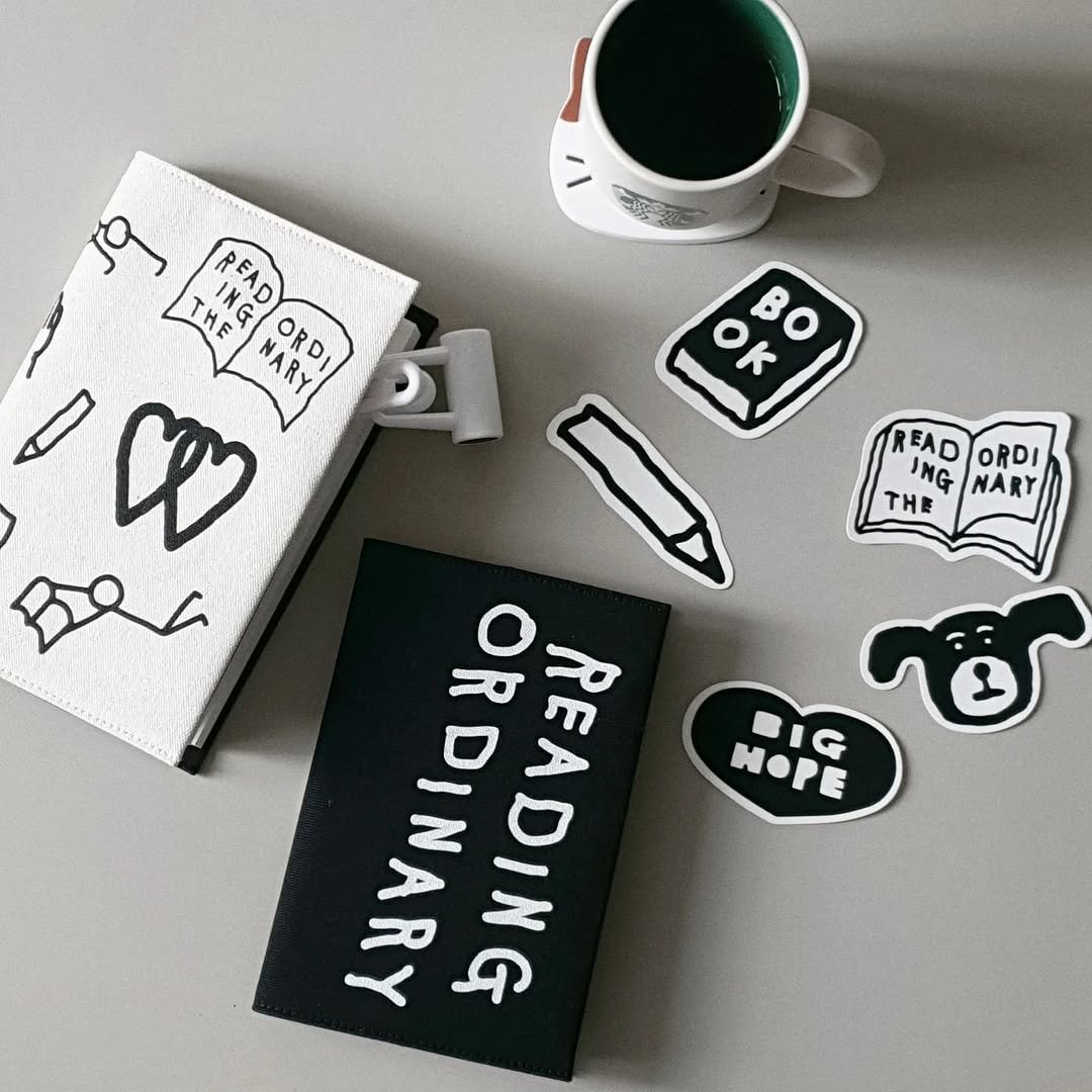 Photo shared by 아침서가 on September 02, 2025 tagging @beond_kr, and @inapsquare. May be an image of ‎diary, binder, book, pencil case, pouch, clipboard and ‎text that says '‎ه THE THENARY Tue READORDI REND READ TRG NARY ORD OK Bo READORDI READ ORDI ING NARY THE 은 ORDINARY 1 READING Op 등트 REA HOPE HOFE BIG‎'‎‎.