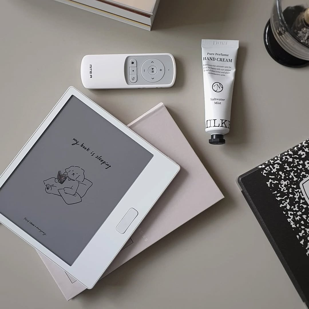Photo shared by 아침서가 on June 08, 2025 tagging @yes24_official, and @yes24_cremaclub. May be an image of diary, pen, tablet, ointment, thermostat, hand cream and text.