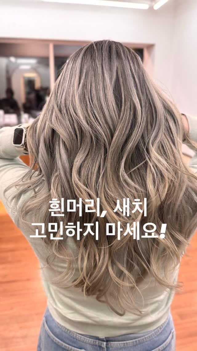 mosup__ 게시물 이미지: ⠀
헤어디자인모습홍대점
망한머리전문 주영디렉터입니다😊
⠀
끝도없는 흰머리와의...