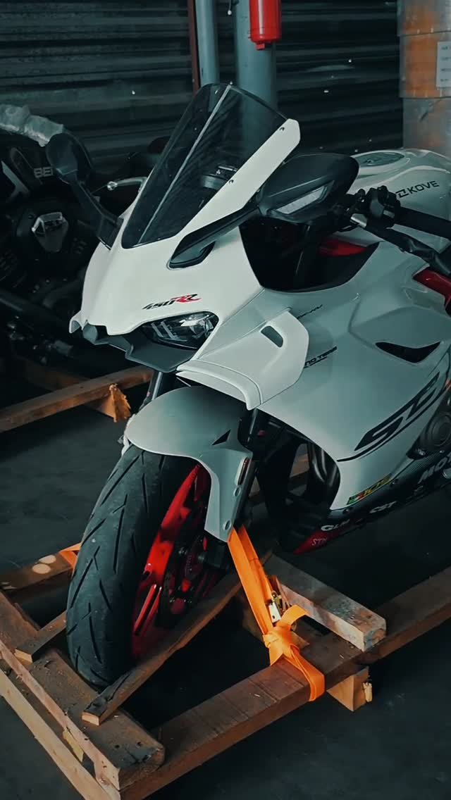 motobozor_uz 게시물 이미지: 📌 SOTILADI 

🏍 KOVE 450RR
📅 Yili: 2026
🛞...