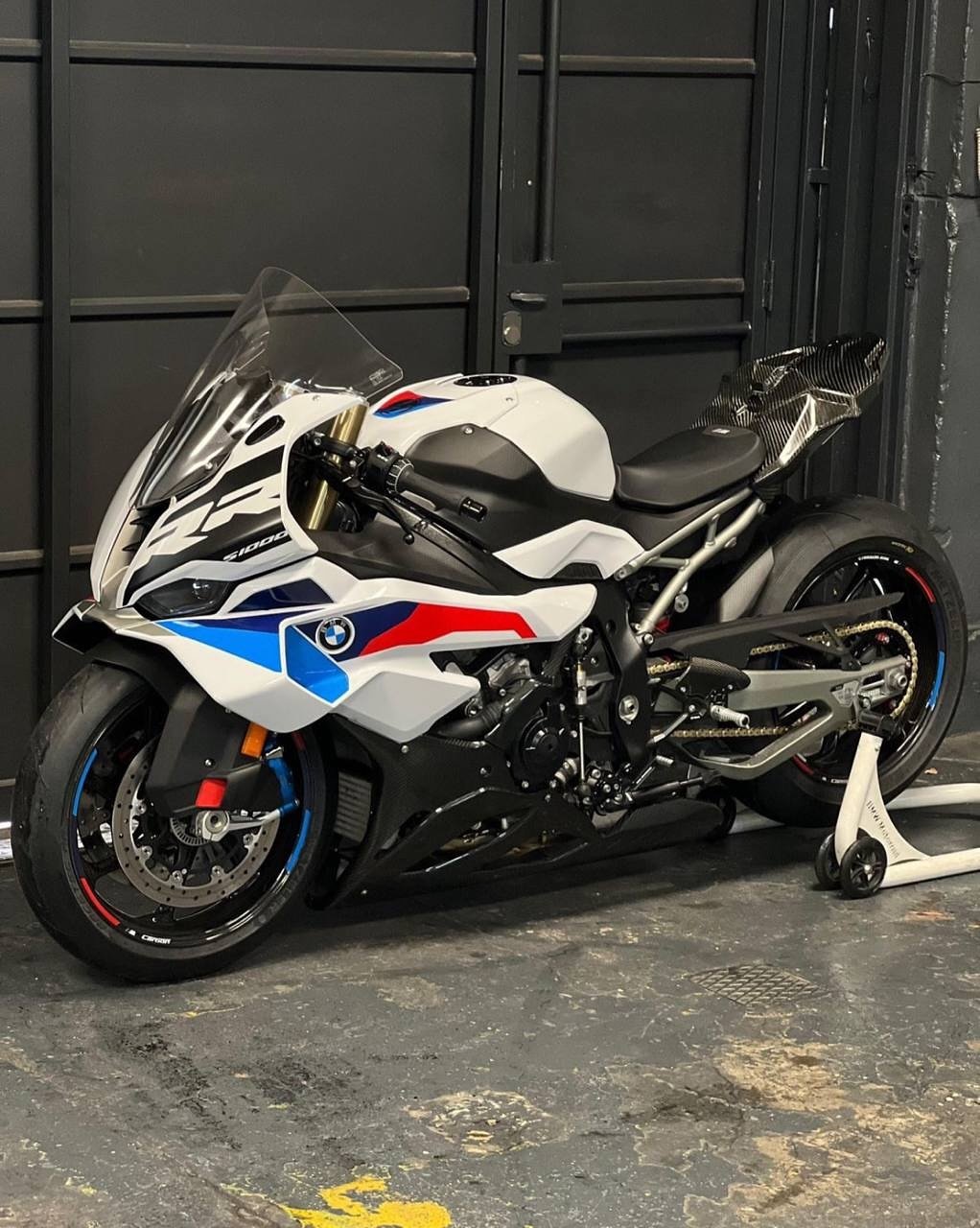 Photo by Moto savdo on October 31, 2025. May be an image of motorcycle and text.