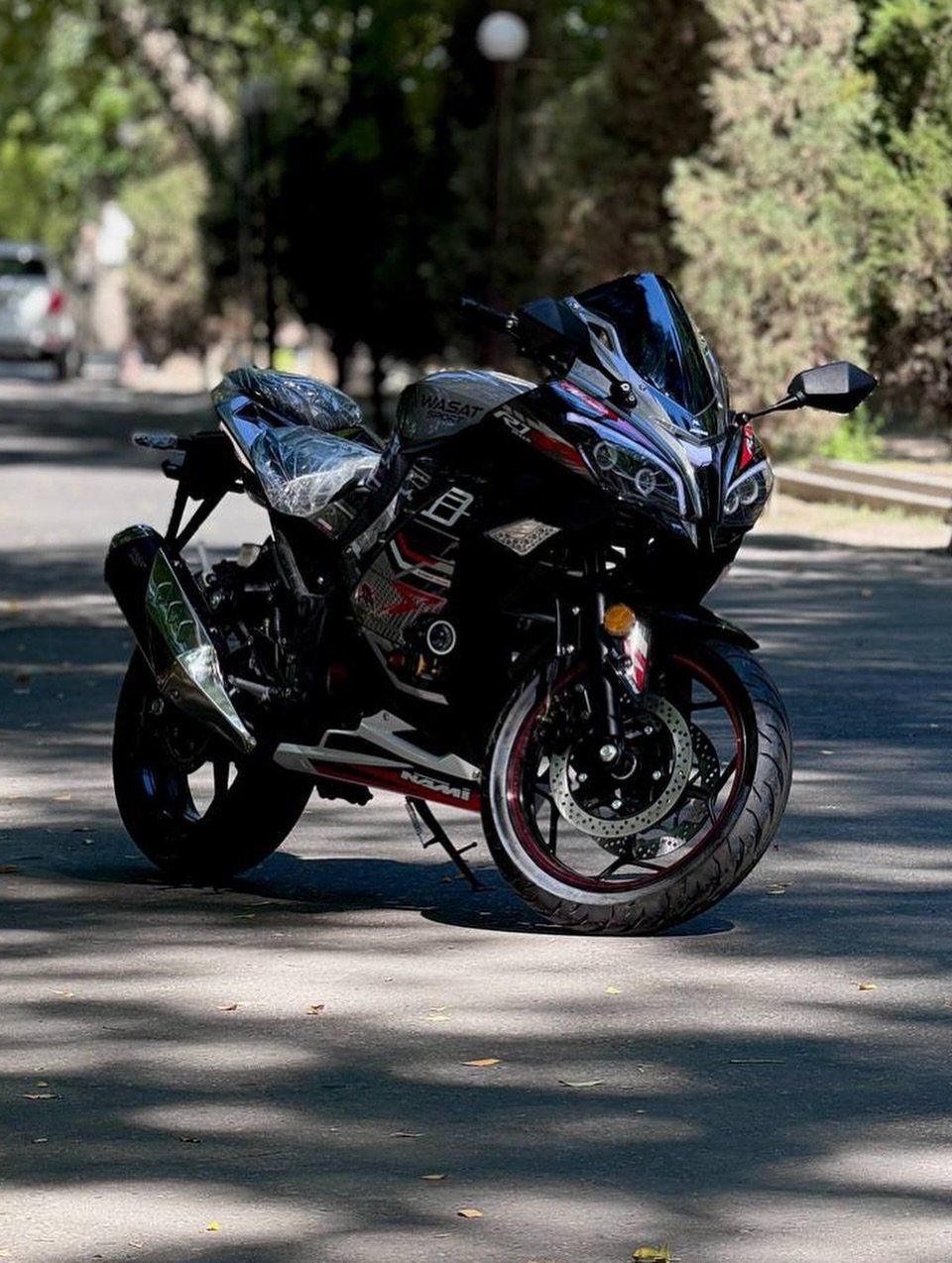 Photo by Moto savdo on September 22, 2025. May be an image of motorcycle, helmet and text.