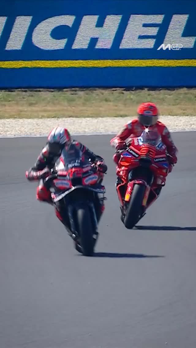 motogp 게시물 이미지: It was quite a fight between @marcobez72 and...