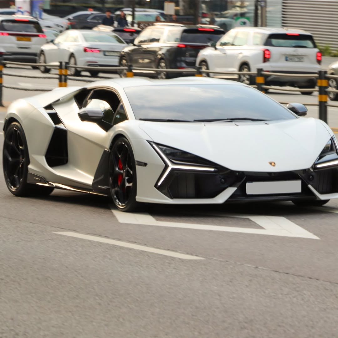 Photo by [남자들의 자동차 - 남차카페] on September 27, 2025. May be an image of race car, roadster, wheel, road and text.