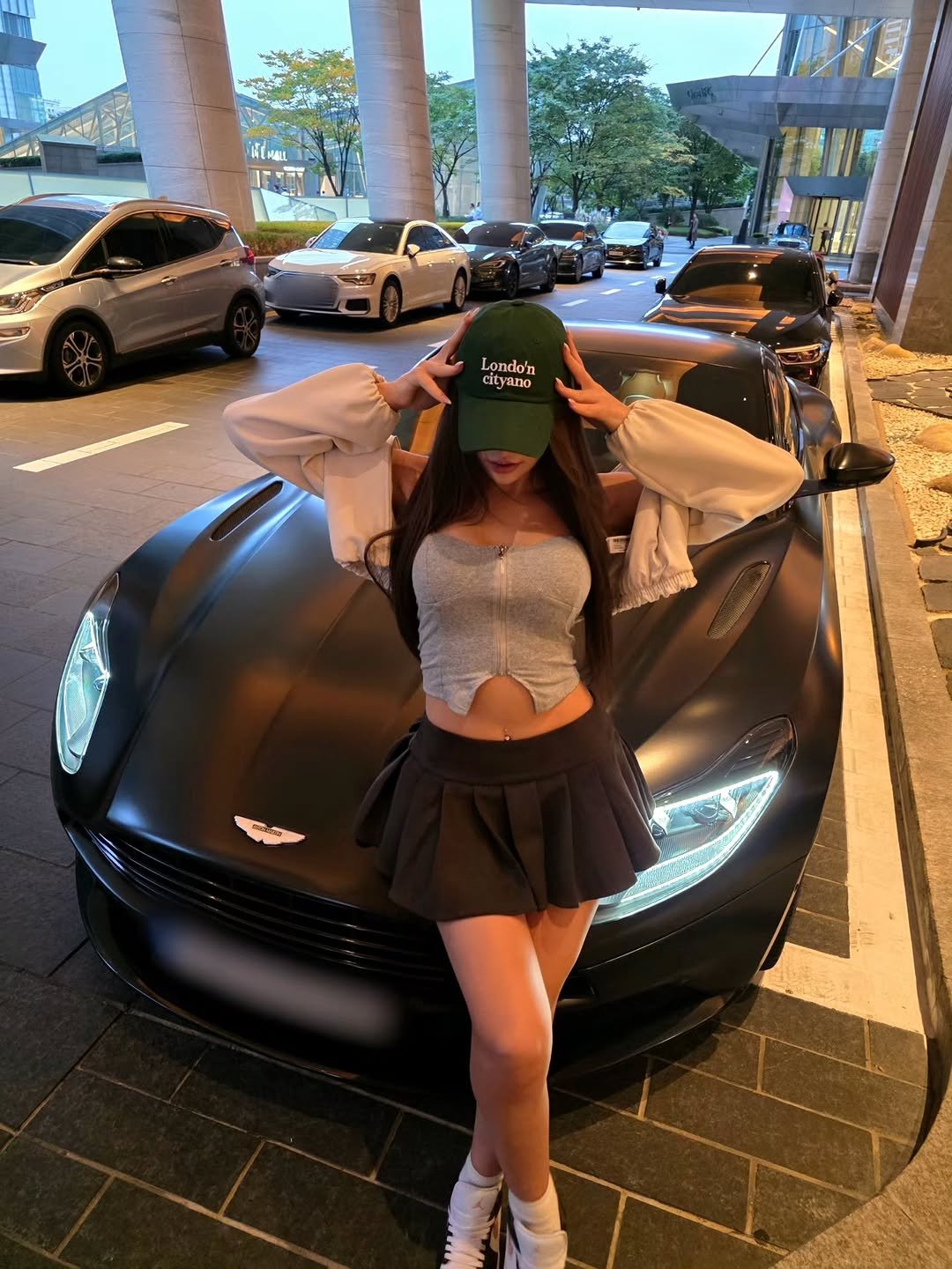 Photo shared by [남자들의 자동차 - 남차카페] on October 29, 2025 tagging @cityano. May be an image of hat, car, wheel and text that says 'HEVEL Londo'n cityano 10'.
