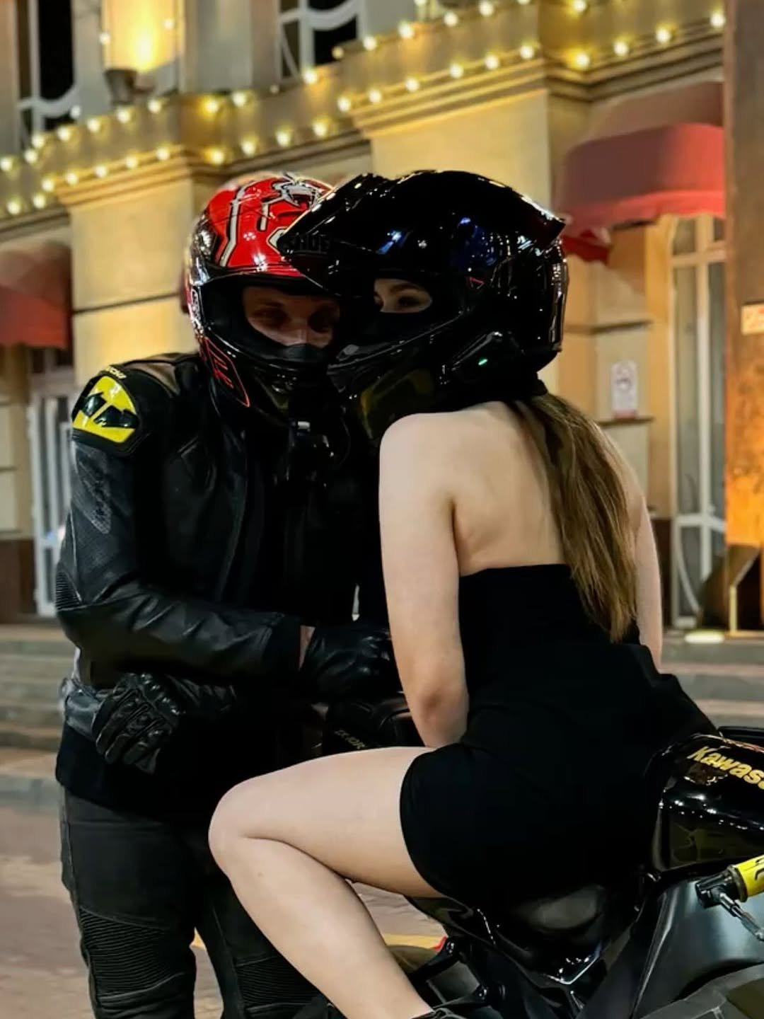 Photo by ❥ on August 12, 2025. May be an image of 2 people, people kissing, motorcycle, helmet, scooter and text.