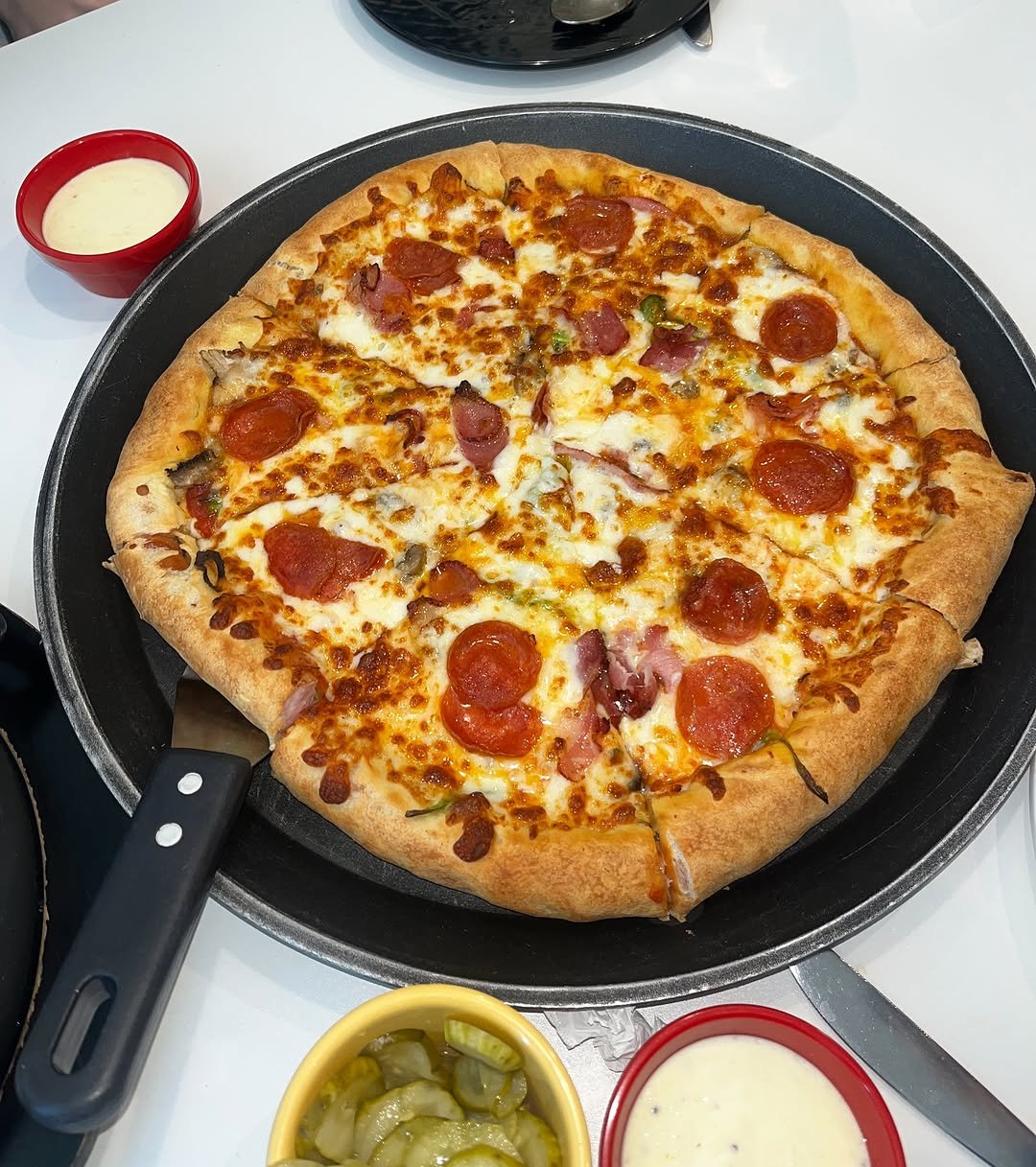 Photo by 장정원 on November 12, 2025. May be an image of pizza and text.