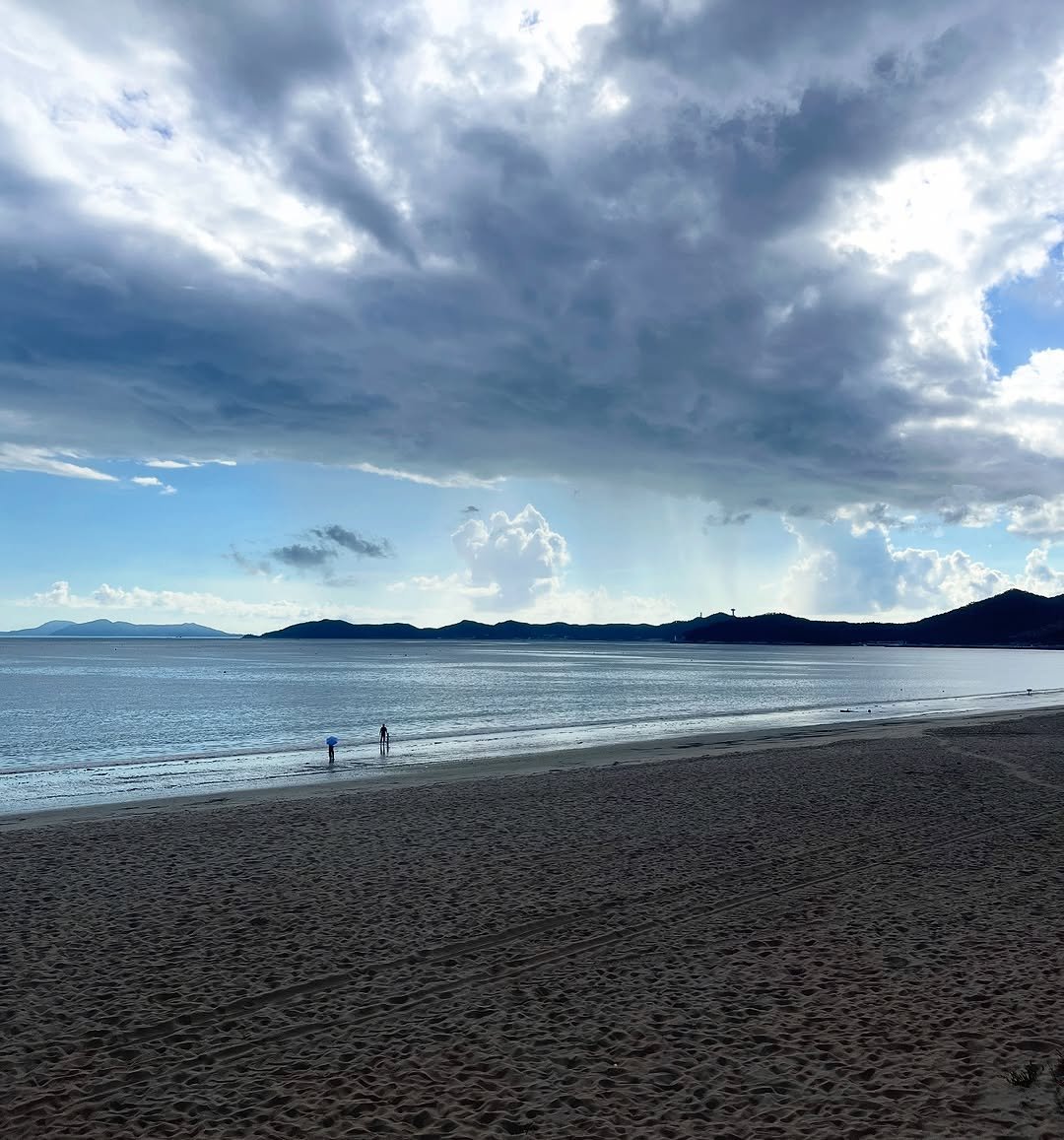 Photo by 장정원 on September 29, 2025. May be an image of 1 person, cloud, beach, ocean and text.