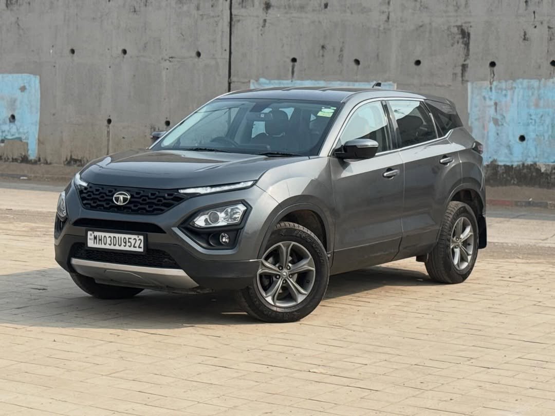 Photo by Fayyaz Memon on February 22, 2026. May be an image of car, wheel, minivan and text that says 'PHH03DU9522'.