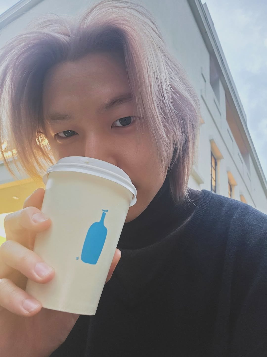 Photo by 강민혁 KANG MIN HYUK on November 22, 2025. May be an image of coffee cup, cornflower and text.