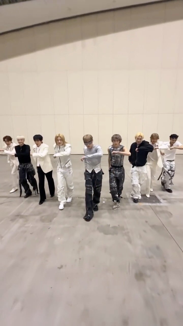 mr_kanggun 게시물 이미지: We’re killin’ it with a killer joy

#CNBLUE...