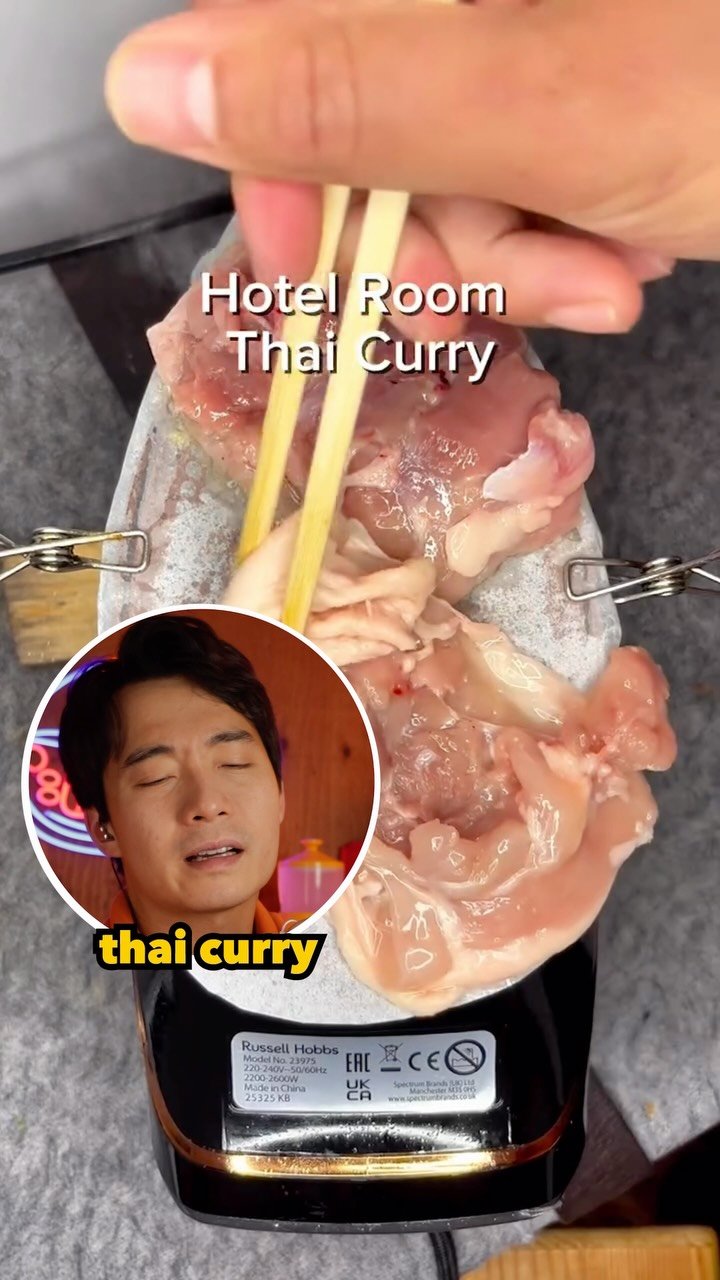 mrnigelng 게시물 이미지: Hotel room Thai curry?? @jagoscrandles