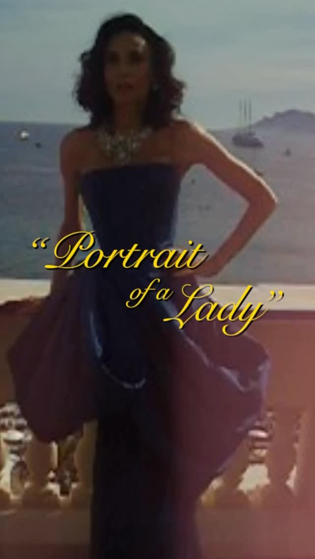 mrselfportrait 게시물 이미지: “Portrait of a Lady”

Demi Moore wears custom...