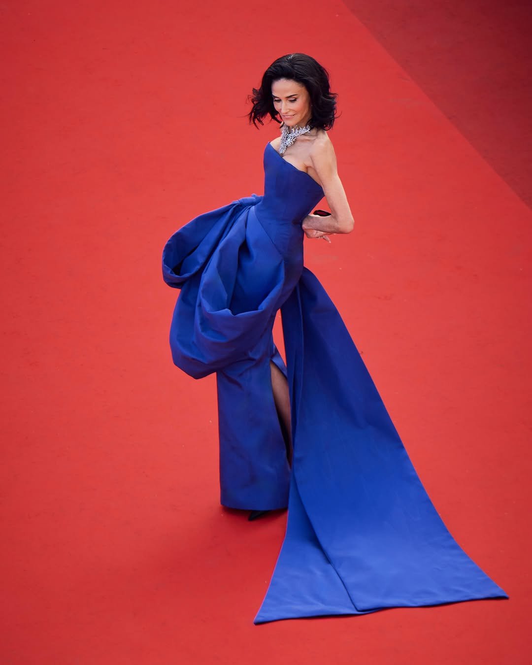 mrselfportrait 게시물 이미지: Demi Moore wears a custom deep sapphire blue...
