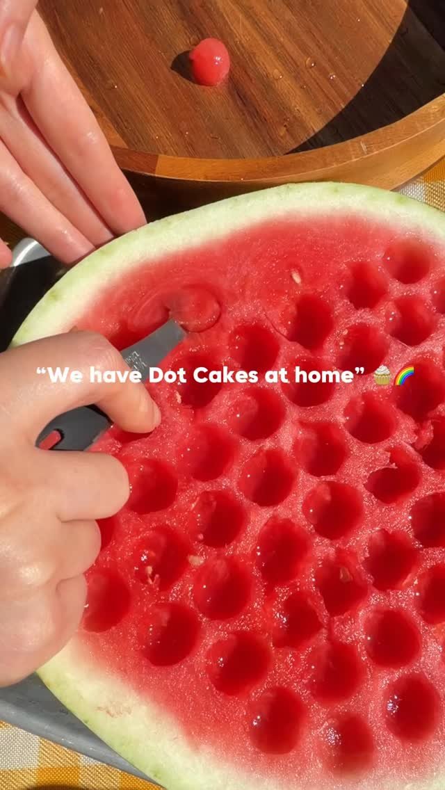 ms_shi_mr_he 게시물 이미지: Dot cakes? 🤔 Dot fruits ✅ 🥝🫐🍏🍉🥭🍓🌈 #fruitsalad...