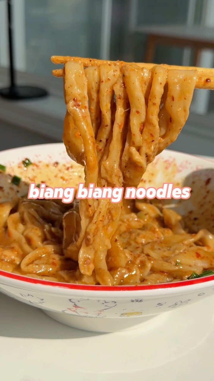 ms_shi_mr_he 게시물 이미지: 🍕 Let’s turn pizza dough into Biang Biang...