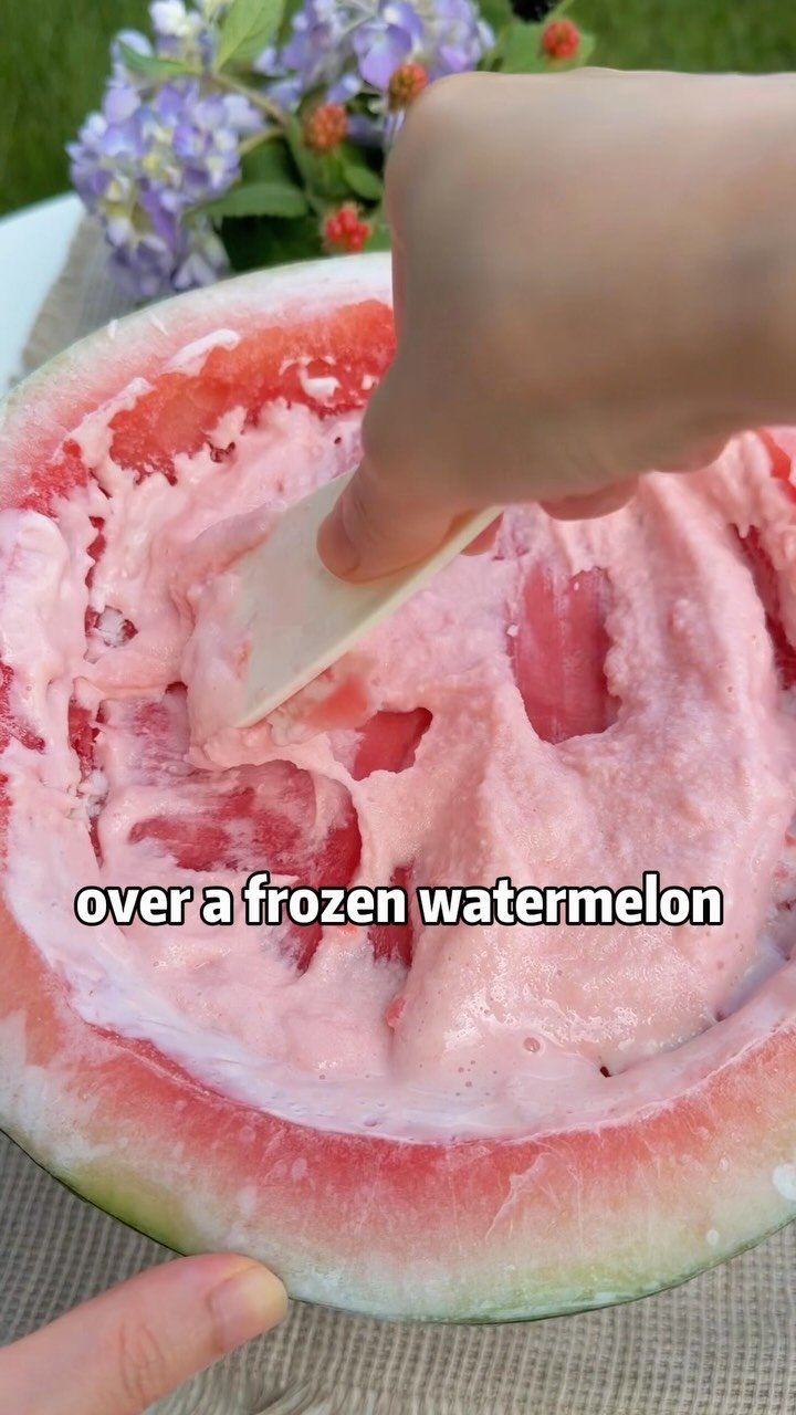 ms_shi_mr_he 게시물 이미지: Let’s make frozen watermelon fried yoghurt 🍦🍉...