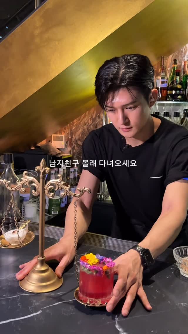 muckboeun 게시물 이미지: 남자친구 없는 친구를 예의있게 태그해주세요 
성수동 약속 있으시면 제발 여기로...