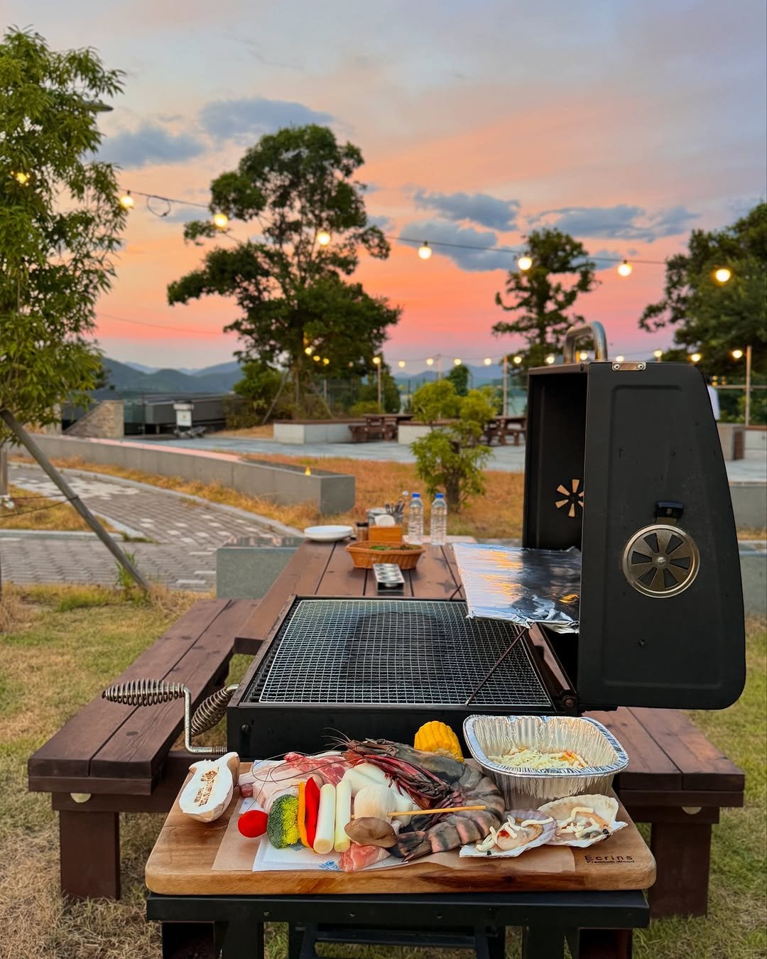 Photo shared by 먹깨비 🐷 부산맛집 / 창원맛집 / 그외맛집 on July 23, 2025 tagging @stanfordhotel_tongyeong. May be an image of grill, outdoors and text.