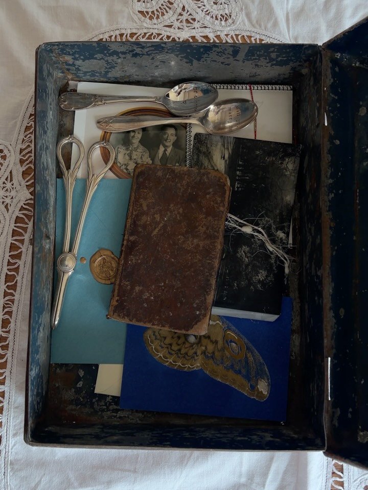 muguasu 게시물 이미지: wedding post box📮 축의금 보다 편지 받을 생각에 신난 나...🦋...