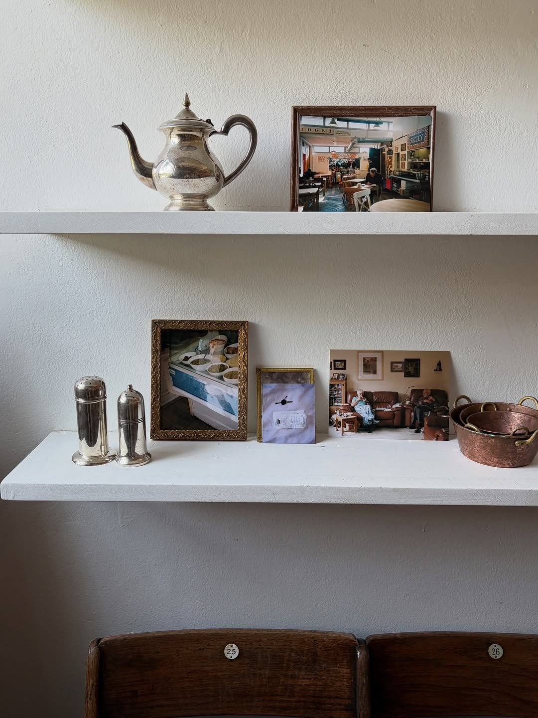 Photo by 무과수 MUGUASU on April 26, 2026. May be an image of tea kettle, teapot, shelf, indoors and text.