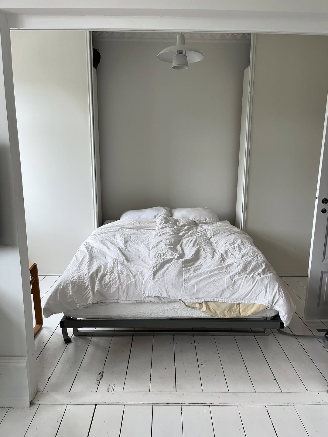 Photo by MUGUASU 무과수 on September 18, 2025. May be an image of headboard, bed, bunk bed, mattress, bedroom, indoors and text.