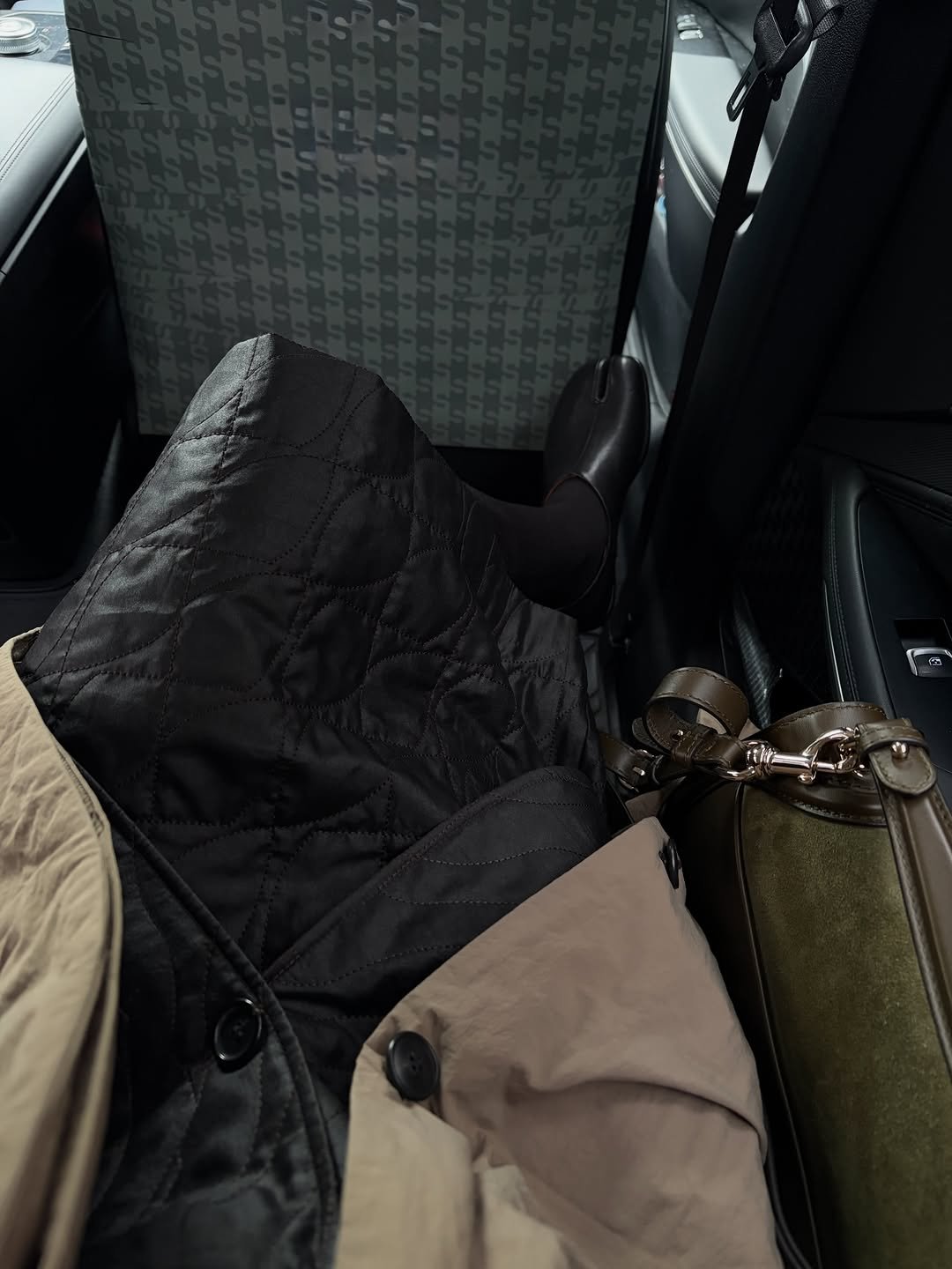 Photo shared by MUGUASU 무과수 on January 01, 2026 tagging @gucci, @maisonmargiela, and @umber_postpast. May be an image of duffle coat, goosedown coat, seatbelt, parka and text.