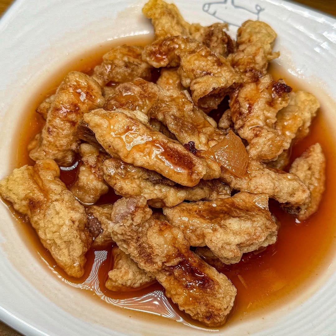 Photo by 자두야 밥먹자 on July 29, 2025. May be an image of chicken, soy sauce, pork and text.