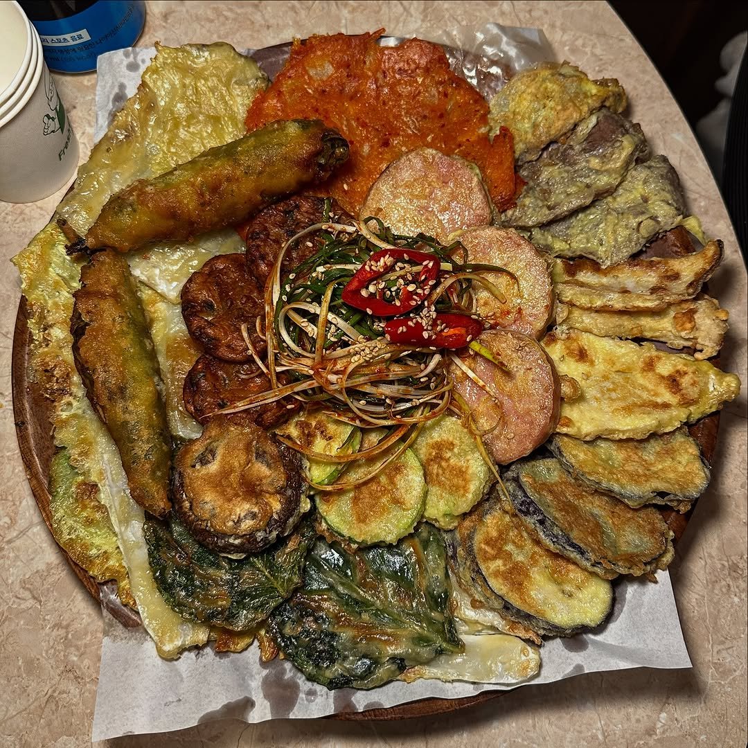 Photo shared by 먹태 on August 07, 2025 tagging @dongpo_jeon. May be an image of fritter, pancake and text.