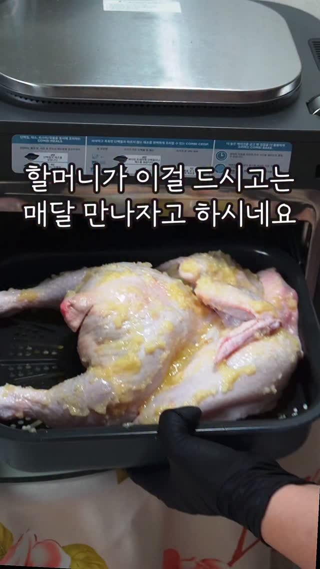 mukohbora 게시물 이미지: 닭도 닭이지만 밑에 밥이 michin맛..🐓
저는 이거 해먹을때마다
밑에 밥을...